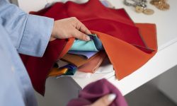 colorimetry-specialist-with-colored-fabric-swaps